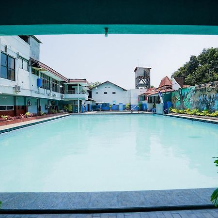 Oyo 1652 Hotel Tampiarto Probolinggo Exterior photo