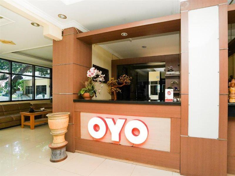 Oyo 1652 Hotel Tampiarto Probolinggo Exterior photo