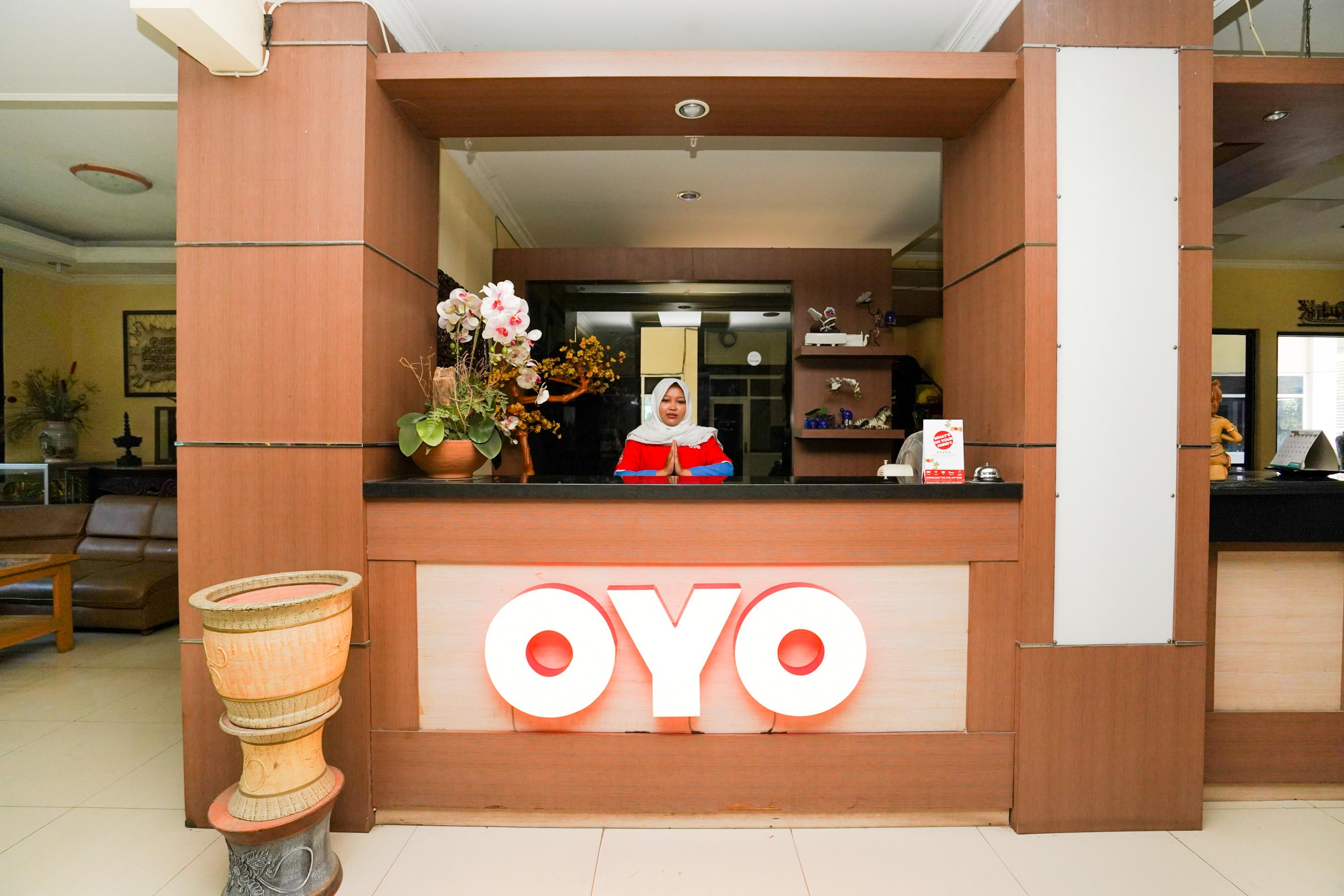 Oyo 1652 Hotel Tampiarto Probolinggo Exterior photo