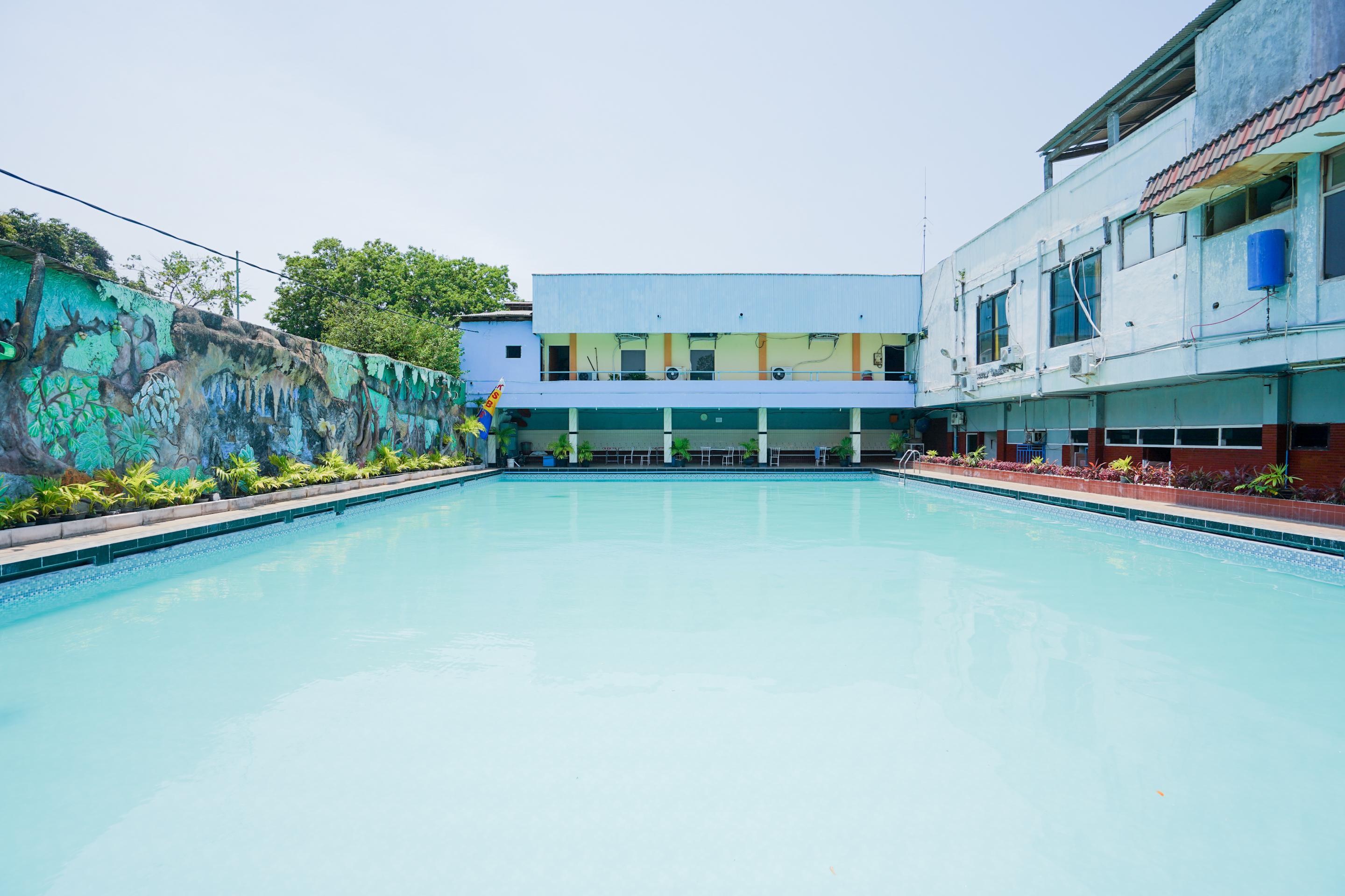 Oyo 1652 Hotel Tampiarto Probolinggo Exterior photo